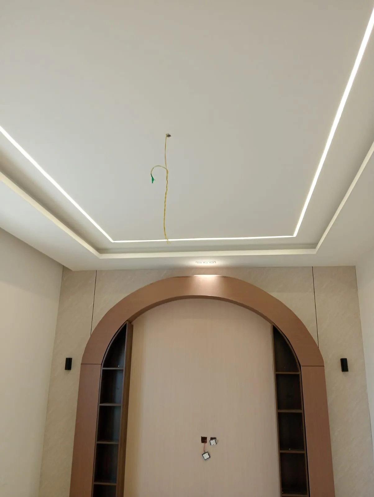 صورة معلم دهانات محترف في حي الحمدانية بجدة - دهان داخلي وخارجي وعوازل